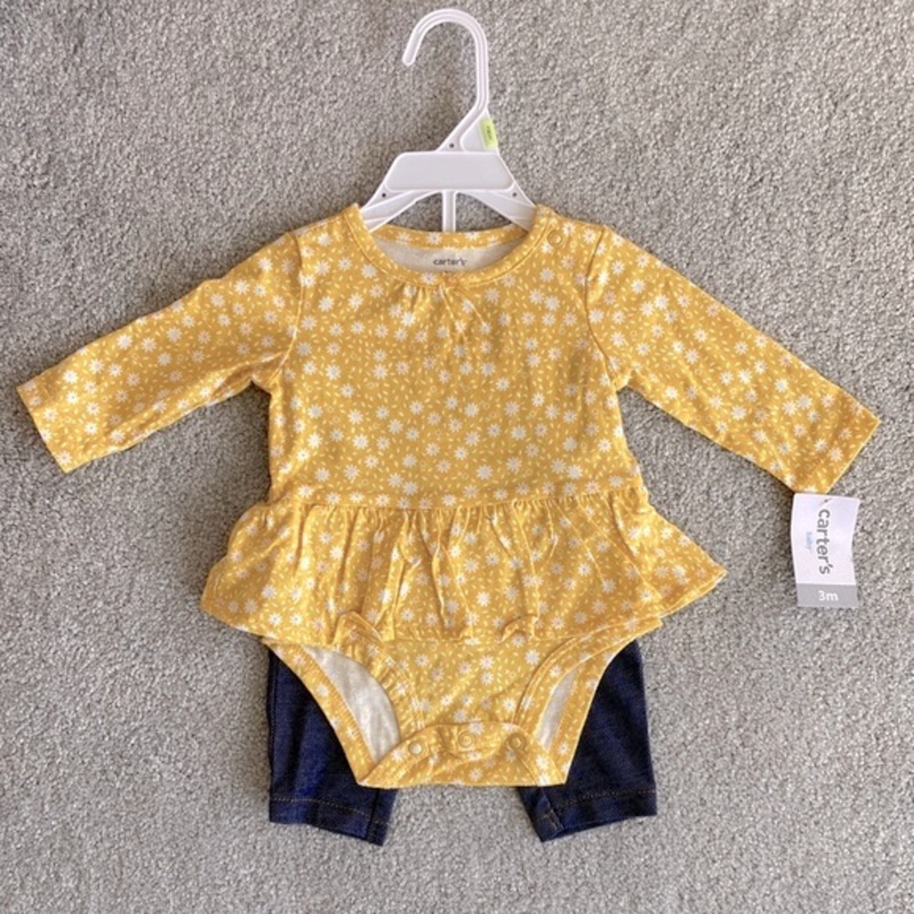 NWT Carter’s - 2 piece Outfit - Yellow - Size 3 months